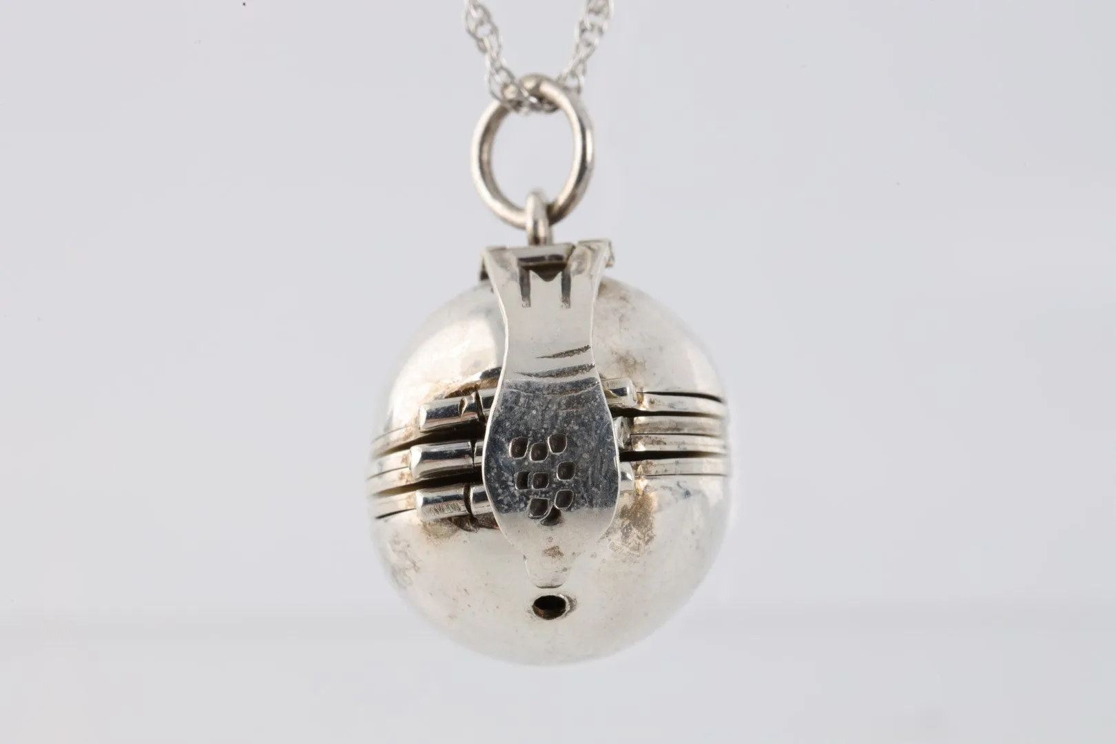 24" 925 Silver Photo Ball Pendant (14.28g.)