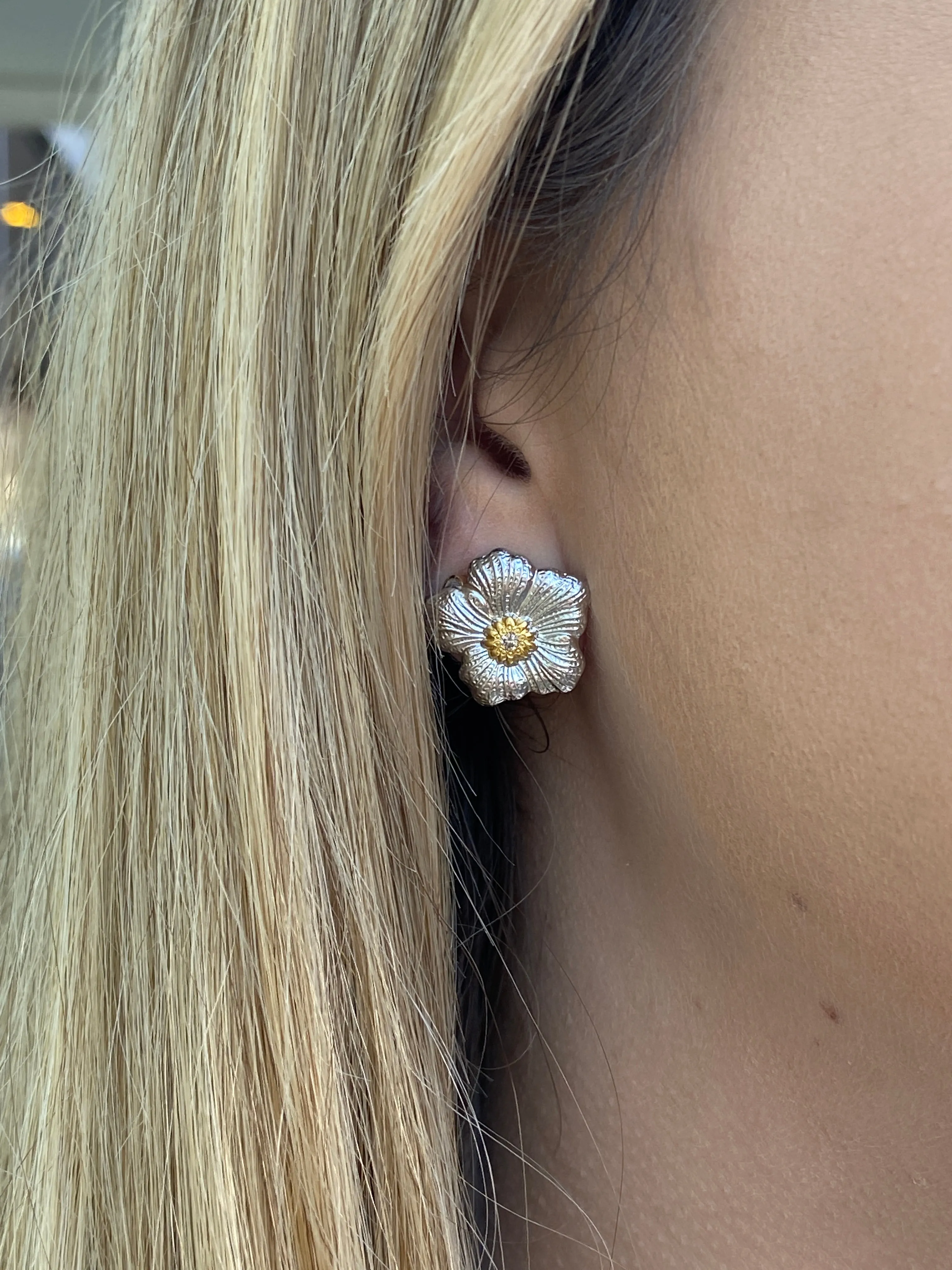 Buccellati - Blossoms Gardenia - Small Button Earrings with Brown Diamonds, Sterling Silver