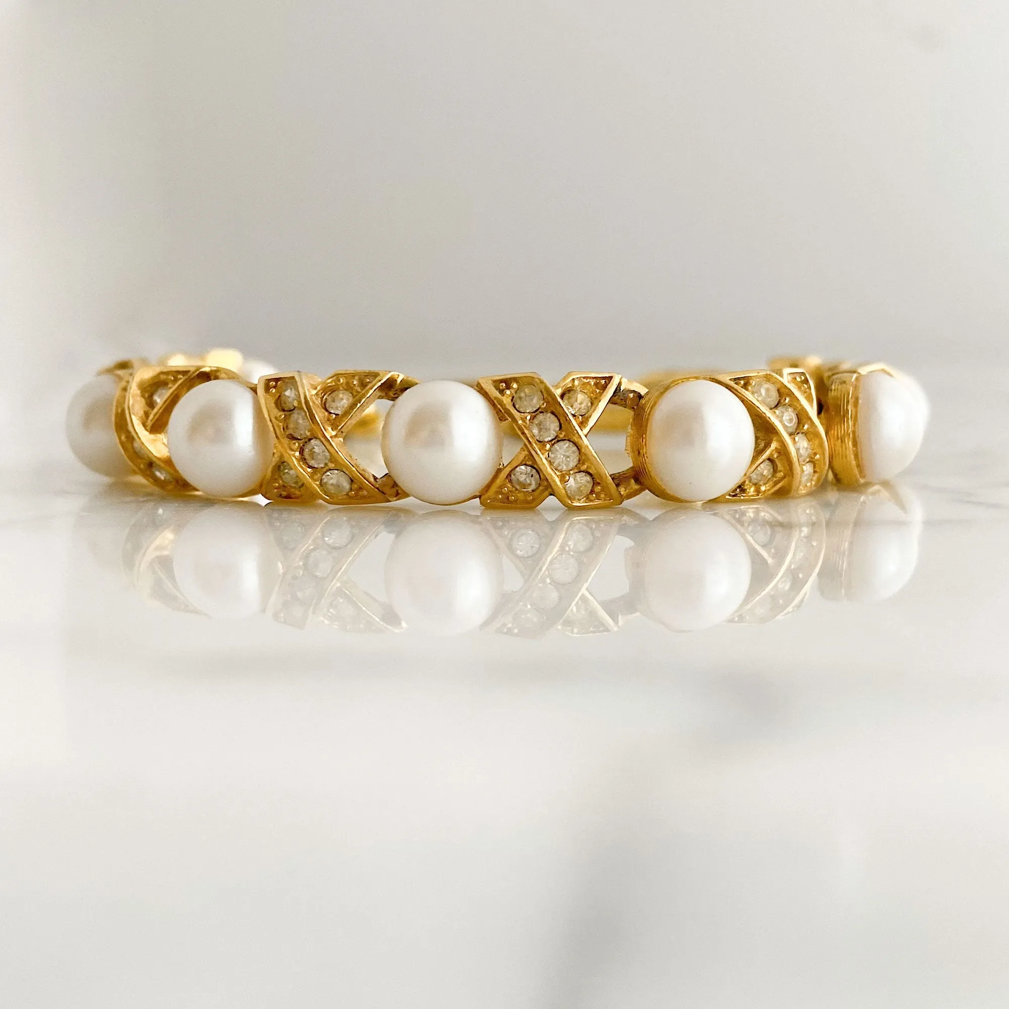 CASSIDY vintage gold tone pearl bracelet