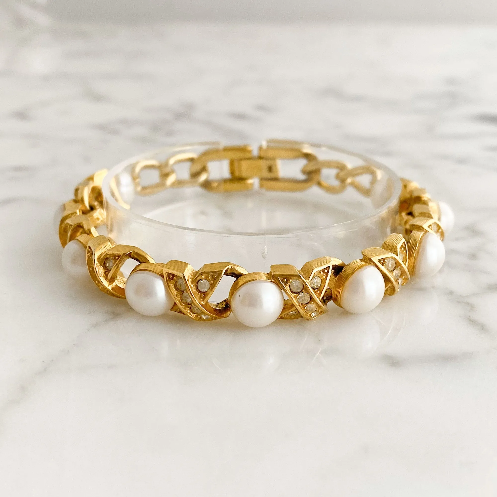 CASSIDY vintage gold tone pearl bracelet