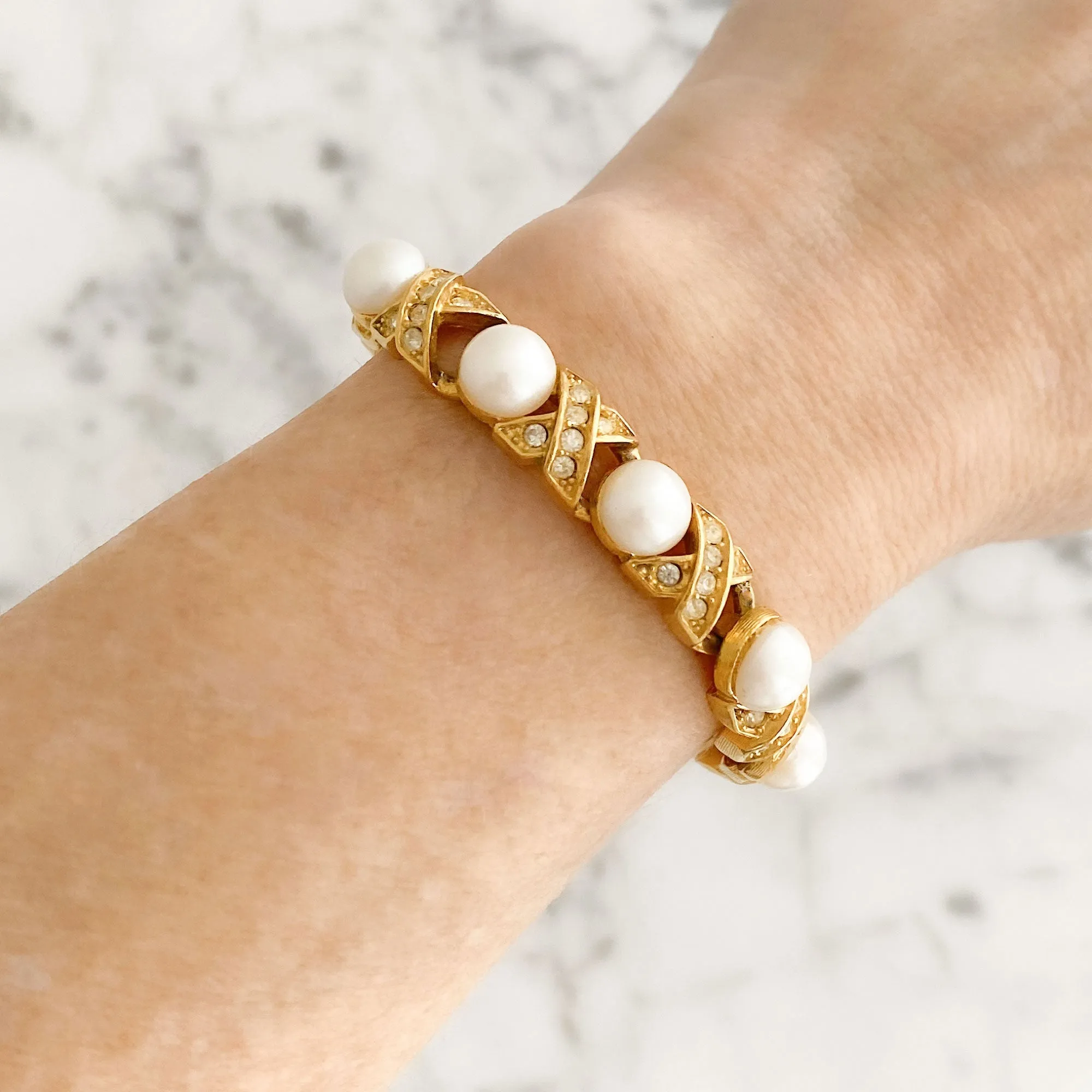 CASSIDY vintage gold tone pearl bracelet