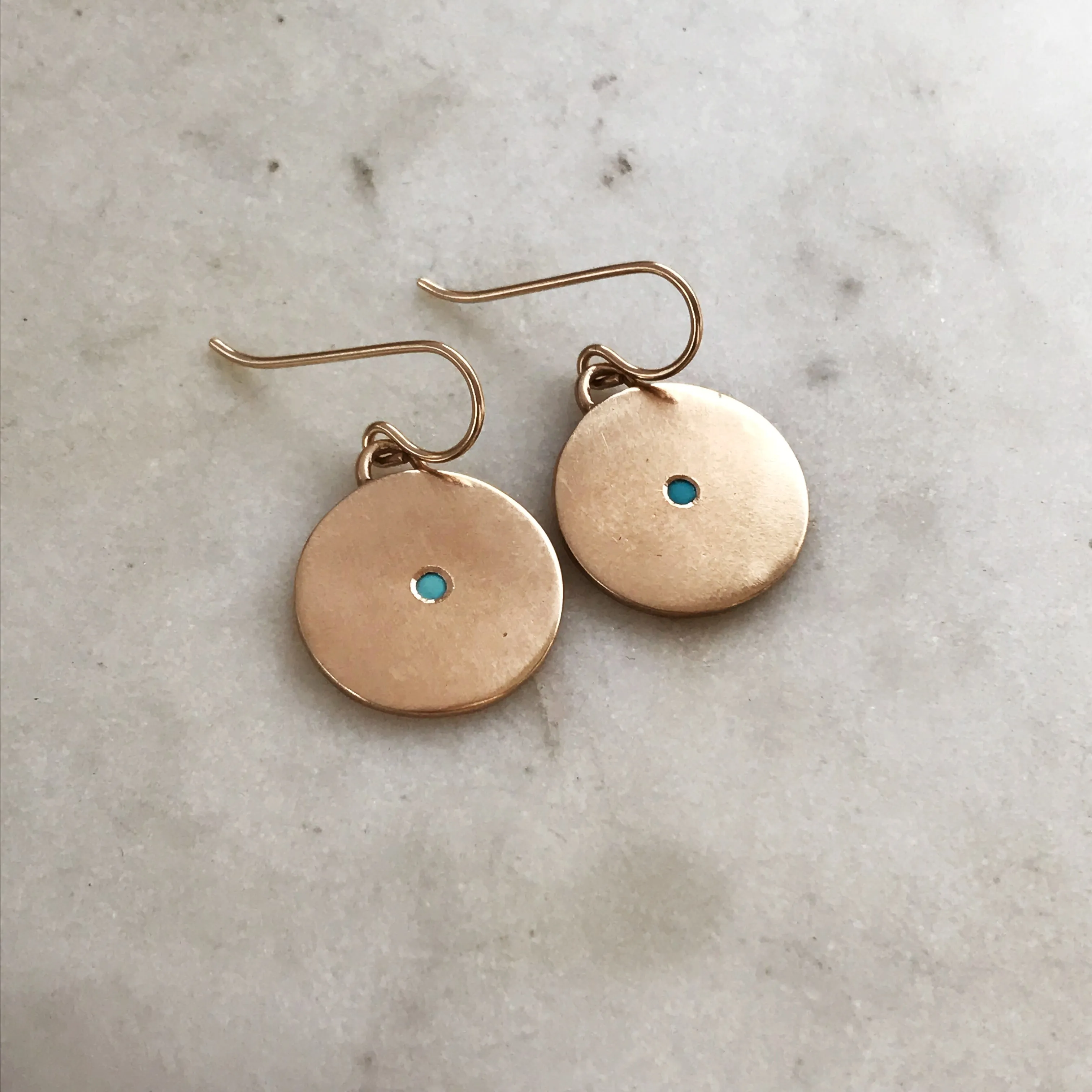 MINIMAL CIRCLE STONE EARRINGS