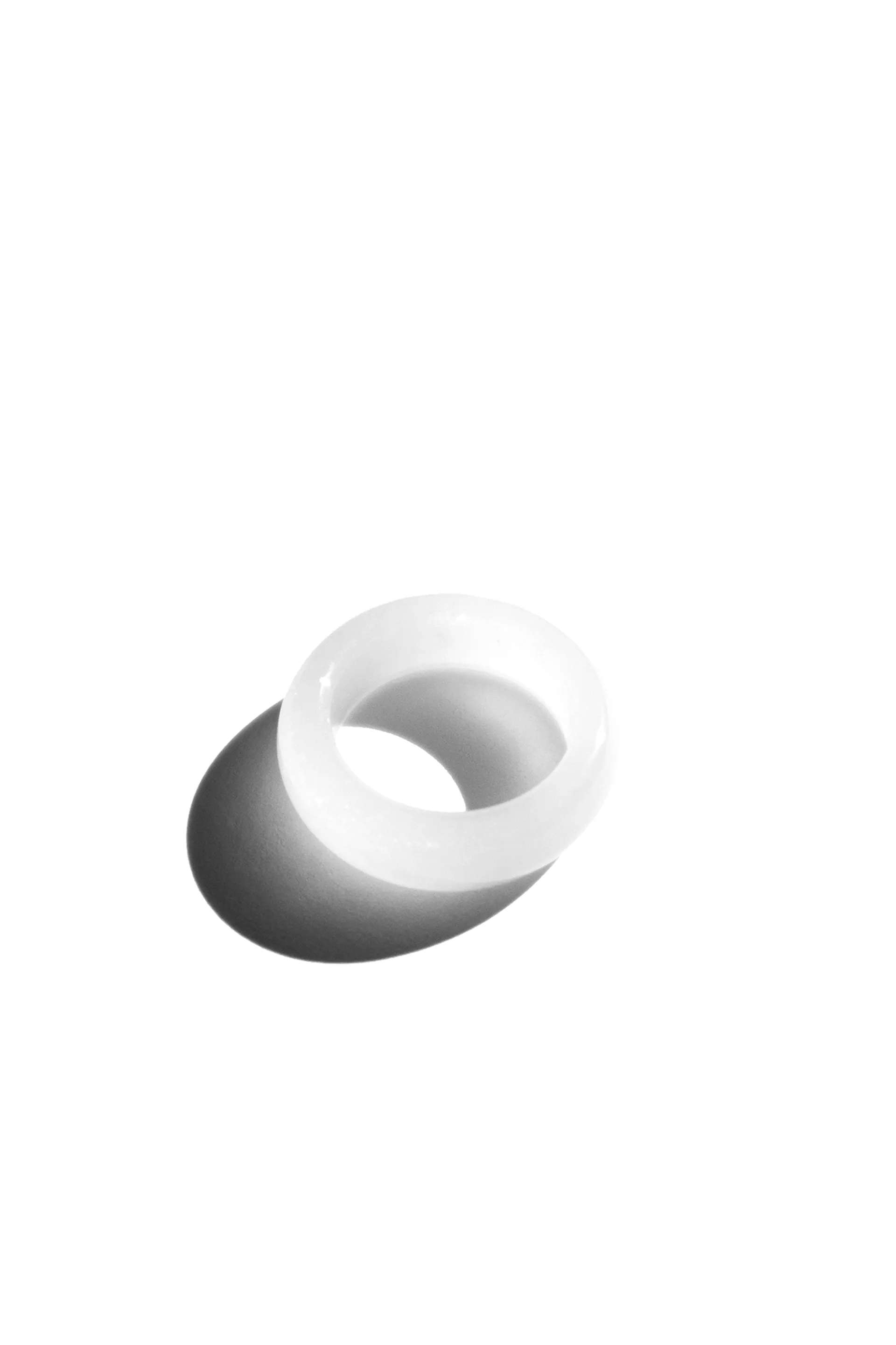 Tee — White jade stone ring