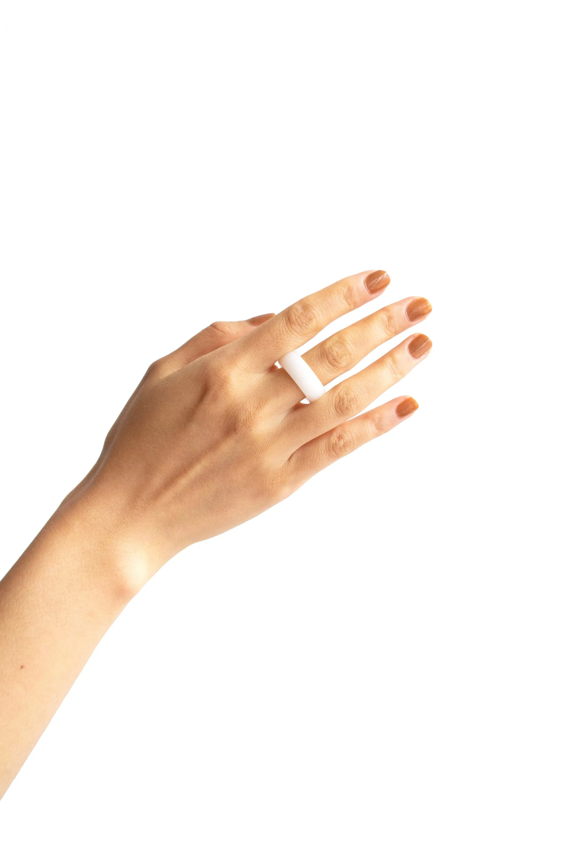 Tee — White jade stone ring