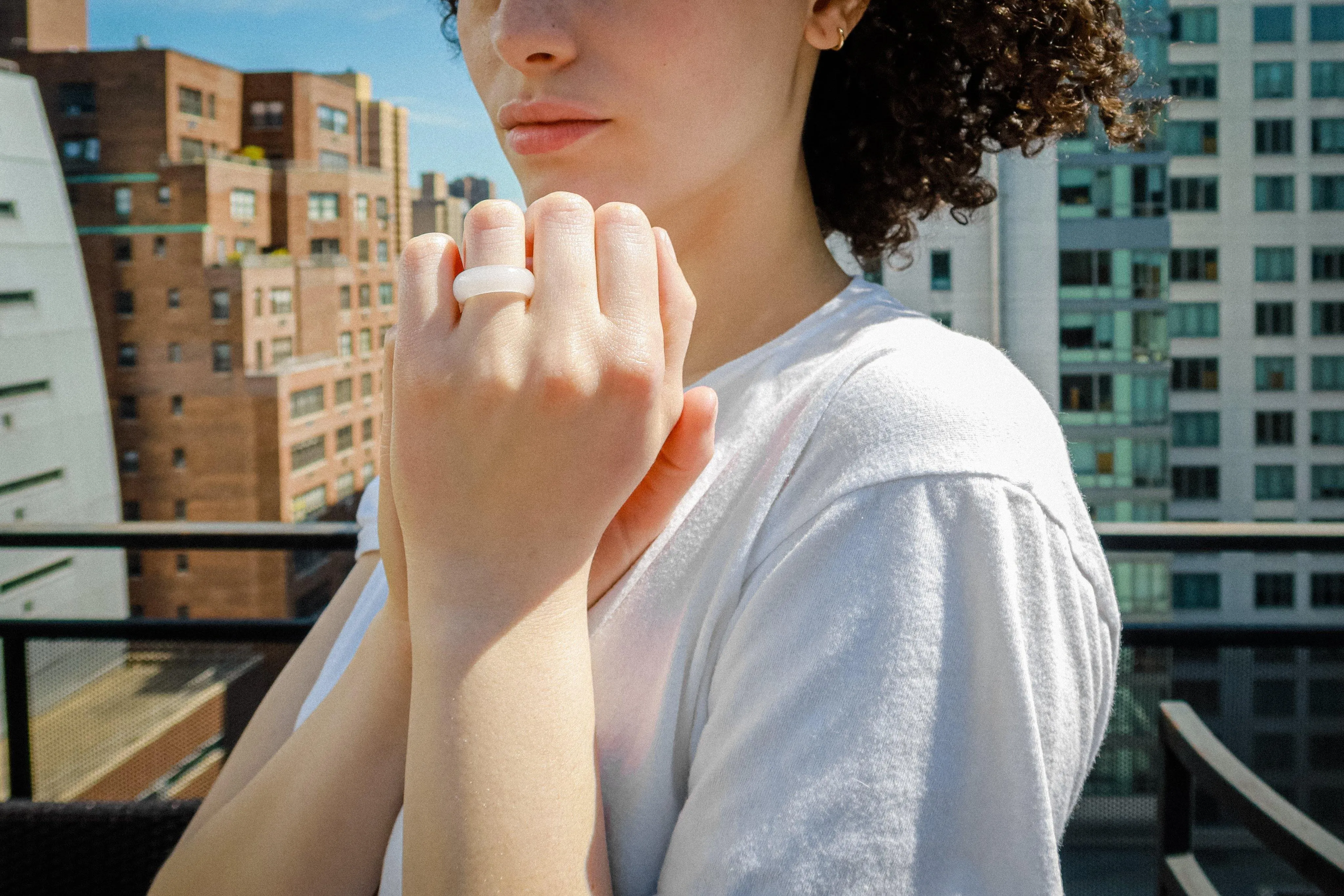 Tee — White jade stone ring