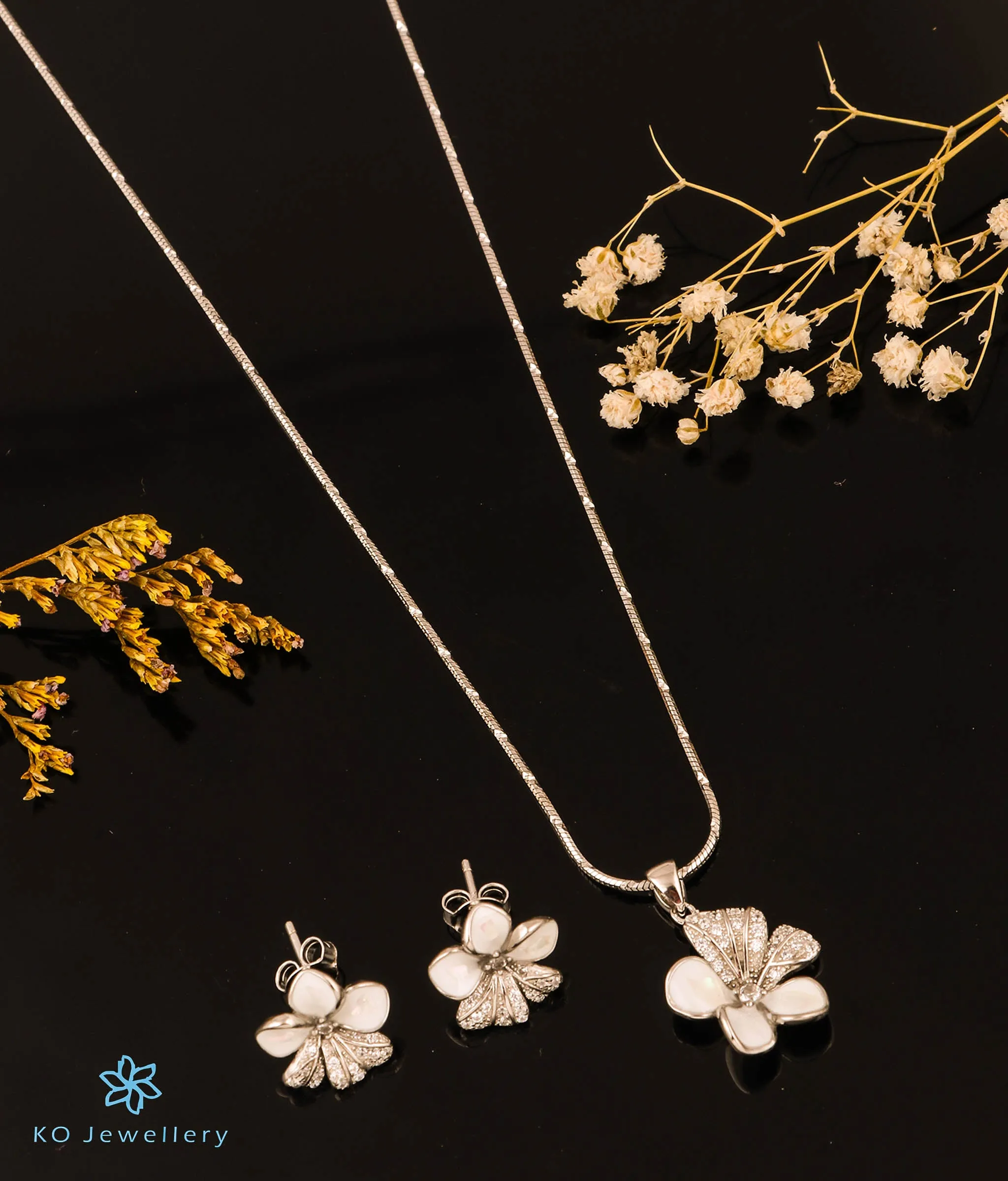 The Sparkling Bloom Silver Pendant Set