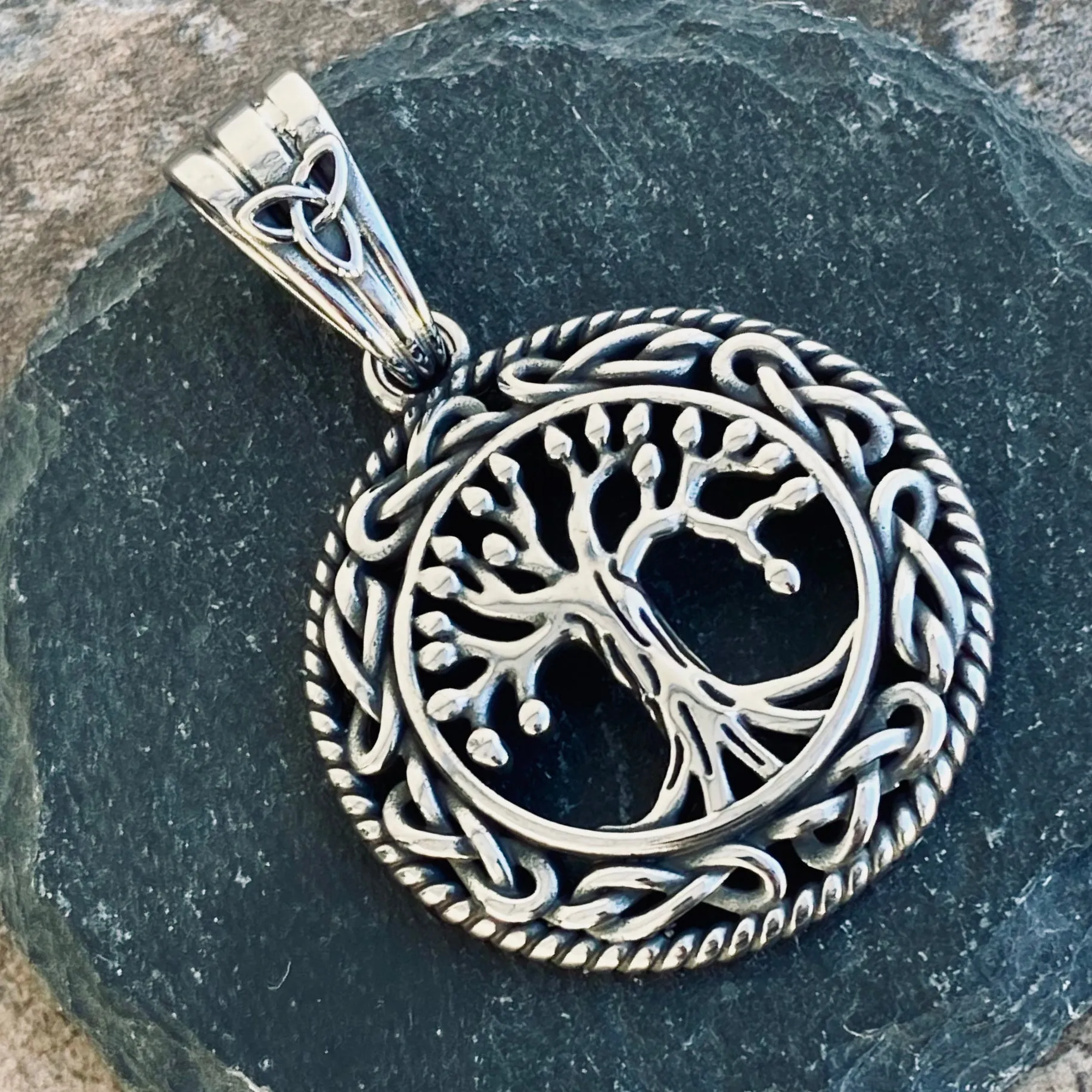 Viking - Tree of Life Round - Yggdrasil Pendant - Necklace (815)