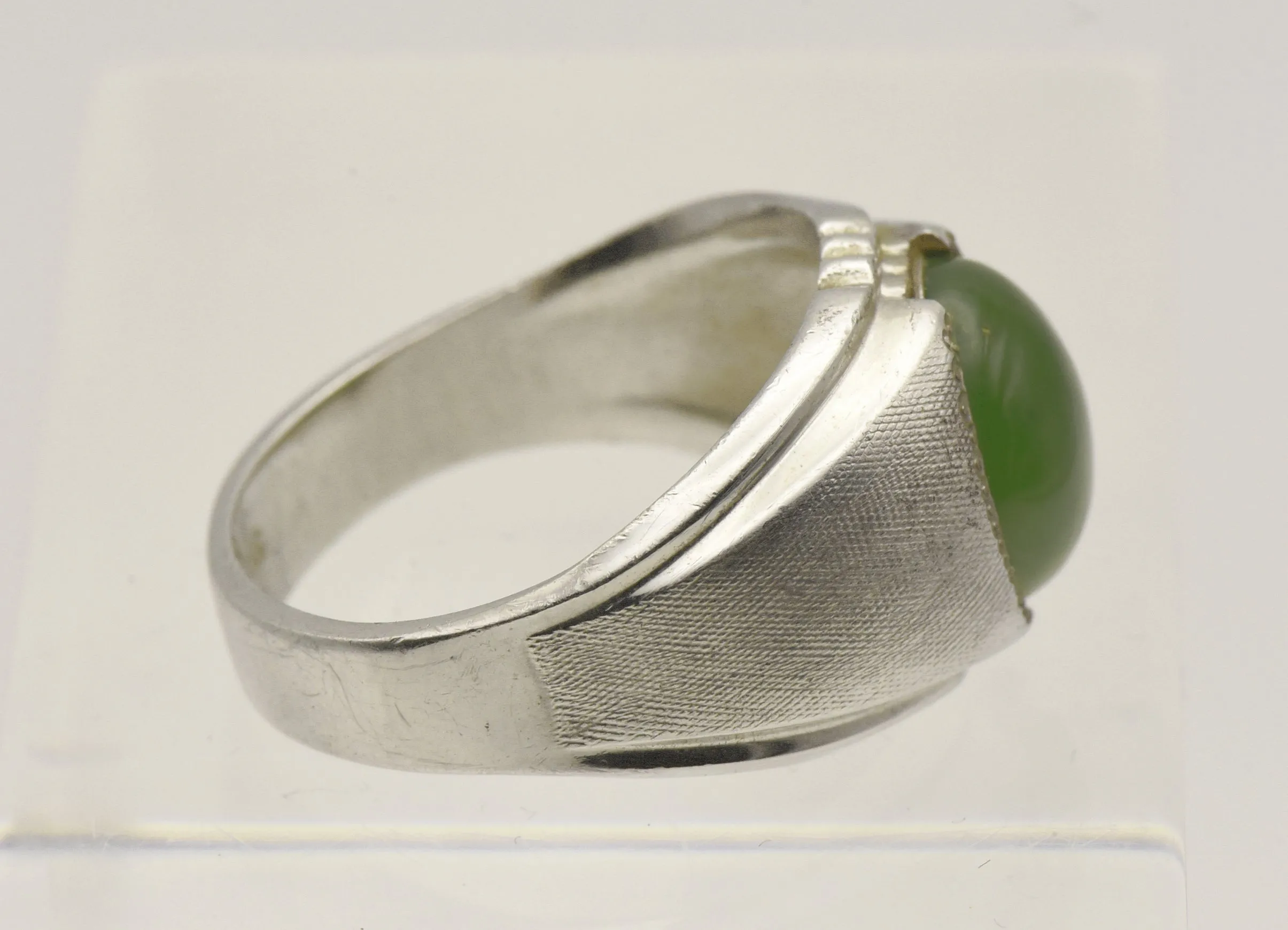 Vintage Jade Sterling Silver Ring - Size 11.25