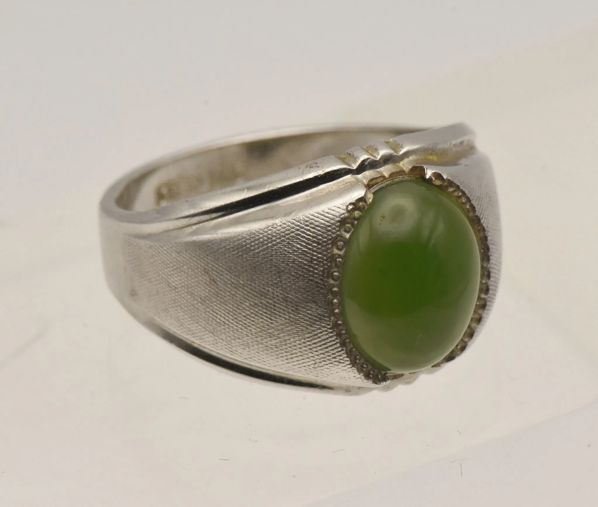 Vintage Jade Sterling Silver Ring - Size 11.25